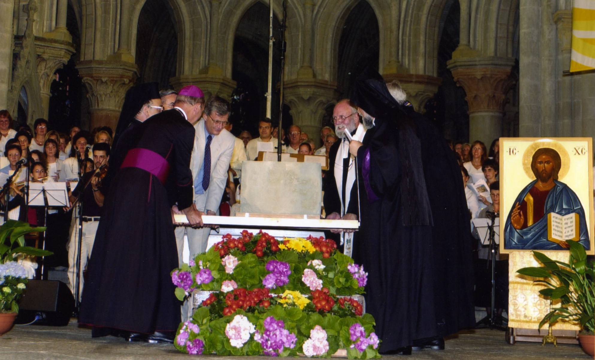 Prières et gestes symboliques appelant à l’unité, lors des célébrations de la Parole à la Cathédrale de Lausanne